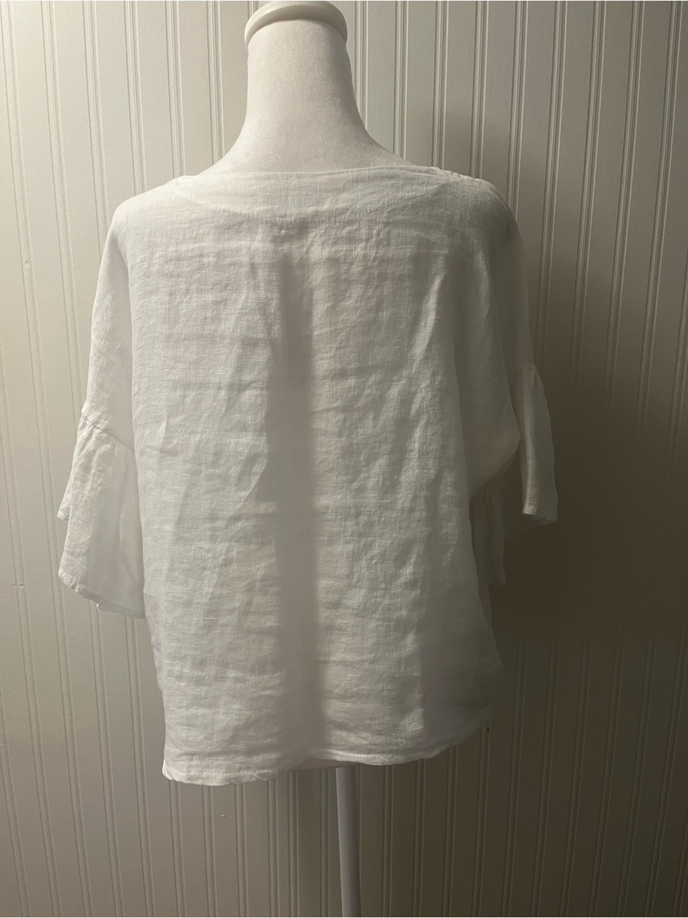 Women’s White Scoop Neck Linen Bell-Sleeve Blouse - Picture 4 of 8